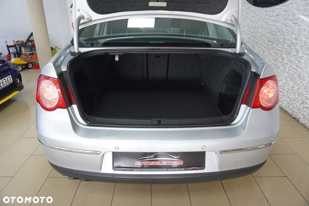 Volkswagen Passat 2.0 TDI Comfortline - 20