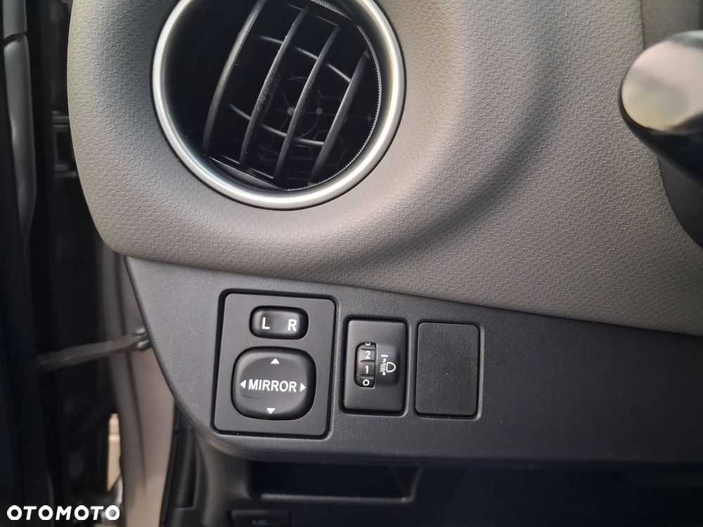Toyota Yaris Hybrid 100 Dynamic - 26