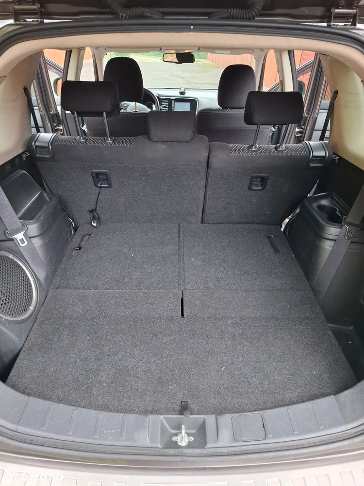 Mitsubishi Outlander 2.2 DID Instyle Navi 4WD - 14