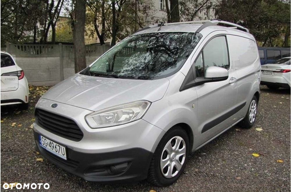 Ford Transit Courier - 23