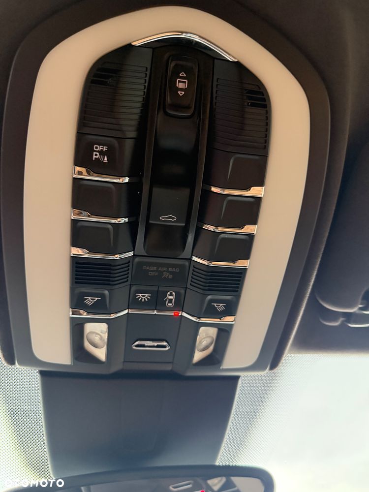 Porsche Cayenne - 13