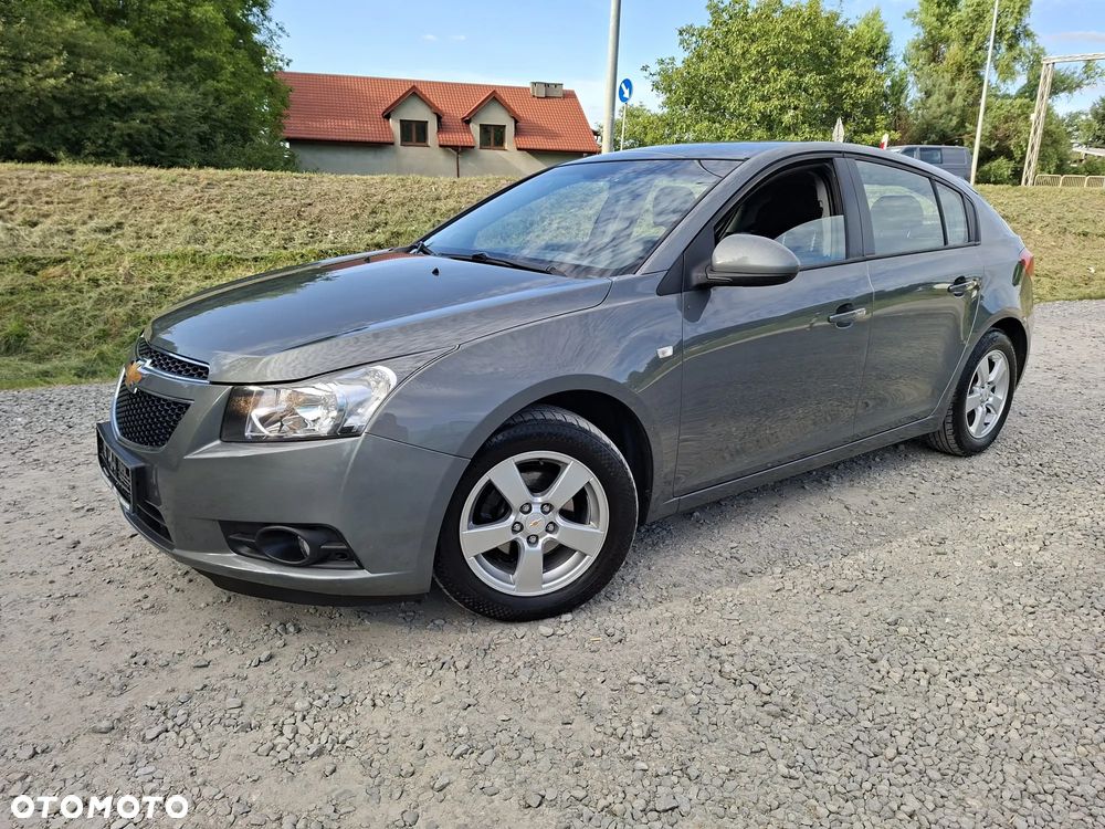 Chevrolet Cruze 1.6 LS+ - 3