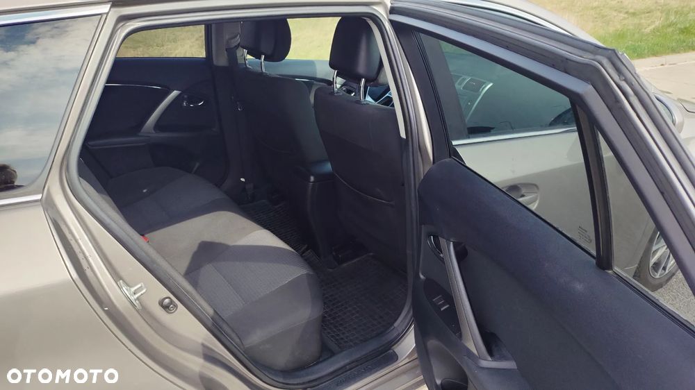 Toyota Avensis 2.0 D-4D Edition (2014) - 13