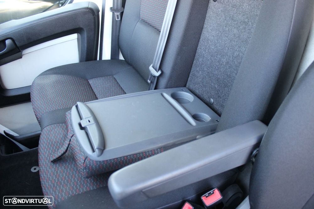 Peugeot Boxer 2.0 BlueHDi 330 L1H1 Premium - 4
