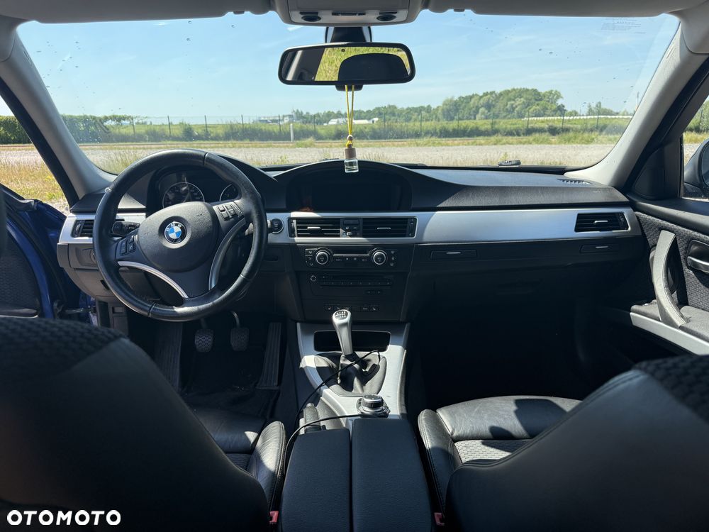 BMW Seria 3 320i - 11