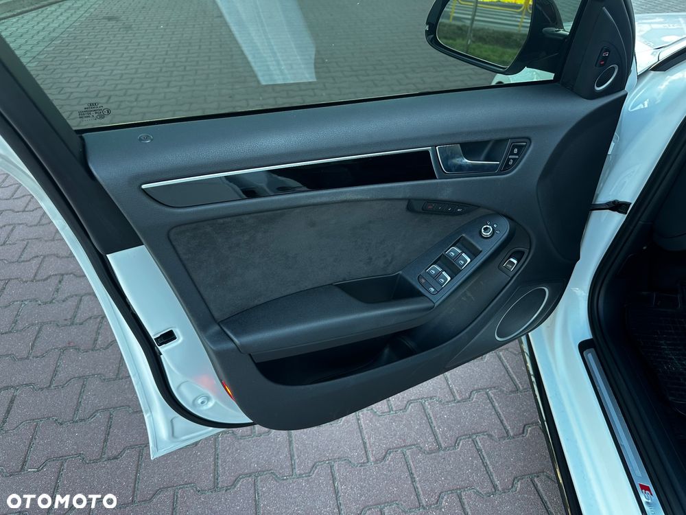 Audi A4 Limousine - 15