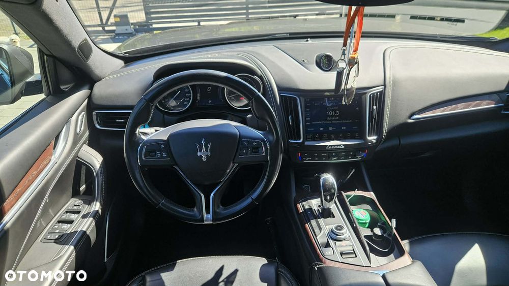 Maserati Levante Q4 Executive - 11