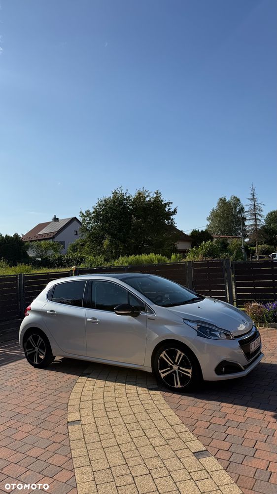 Peugeot 208 - 11