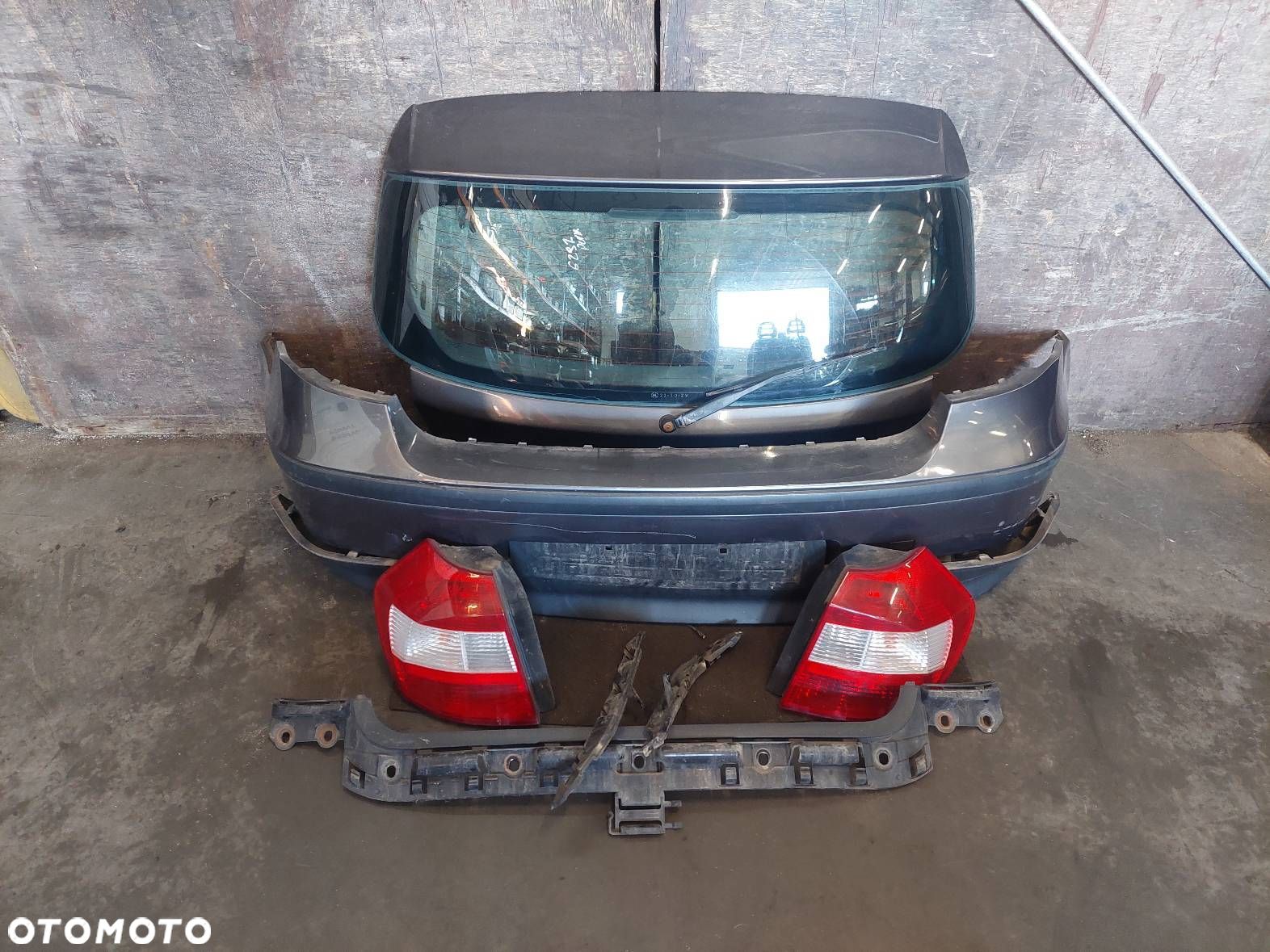 KOMPLETNY TYŁ KLAPA BAGAŻNIKA ZDERZAK TYŁ LAMPY BMW E87 A22 - 1