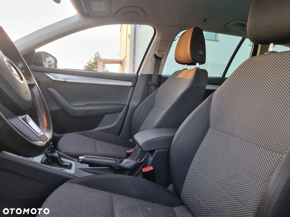 Skoda Octavia 1.6 TDI Ambiente DSG - 13