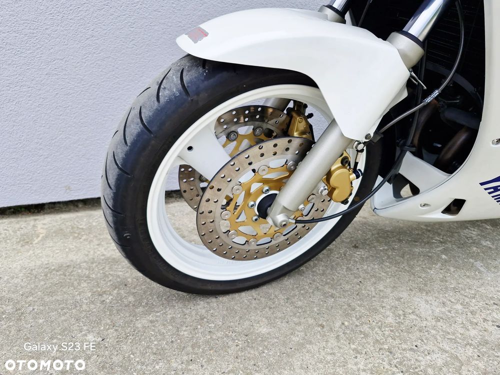 Yamaha FZ - 11
