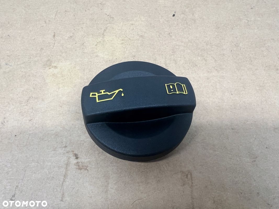 Audi A1 8X 1.0 TSI korek wlewu oleju 04E103485 - 1