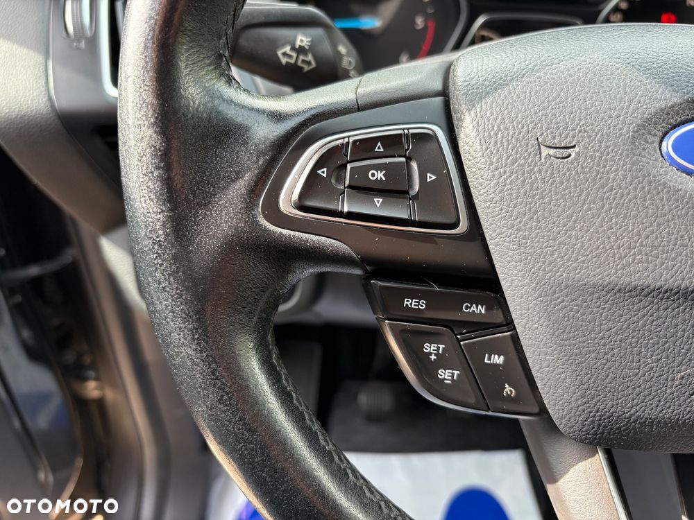 Ford Kuga 2.0 TDCi 2x4 Titanium - 16