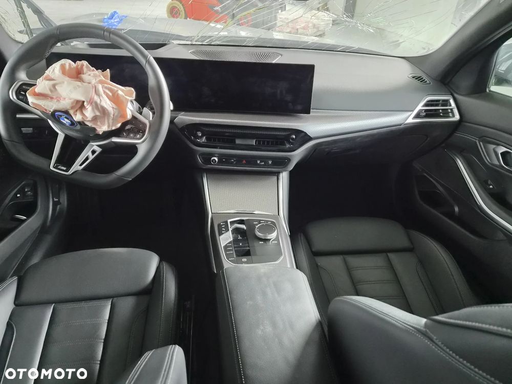 BMW Seria 3 330e xDrive M Sport - 9