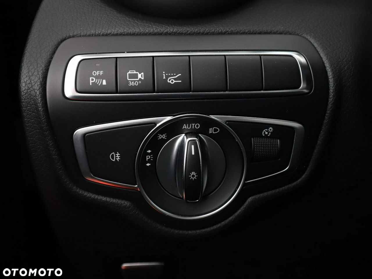 Mercedes-Benz GLC - 32