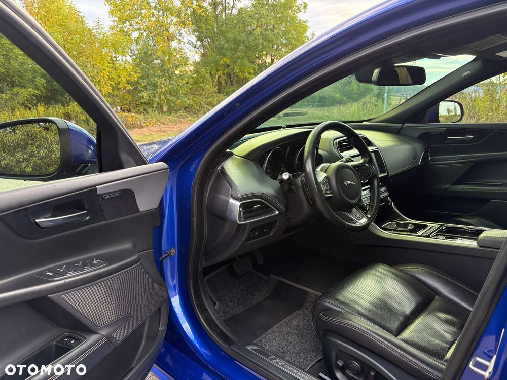 Jaguar XE - 19