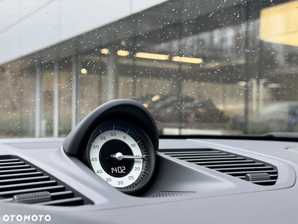 Porsche 911 Carrera - 28