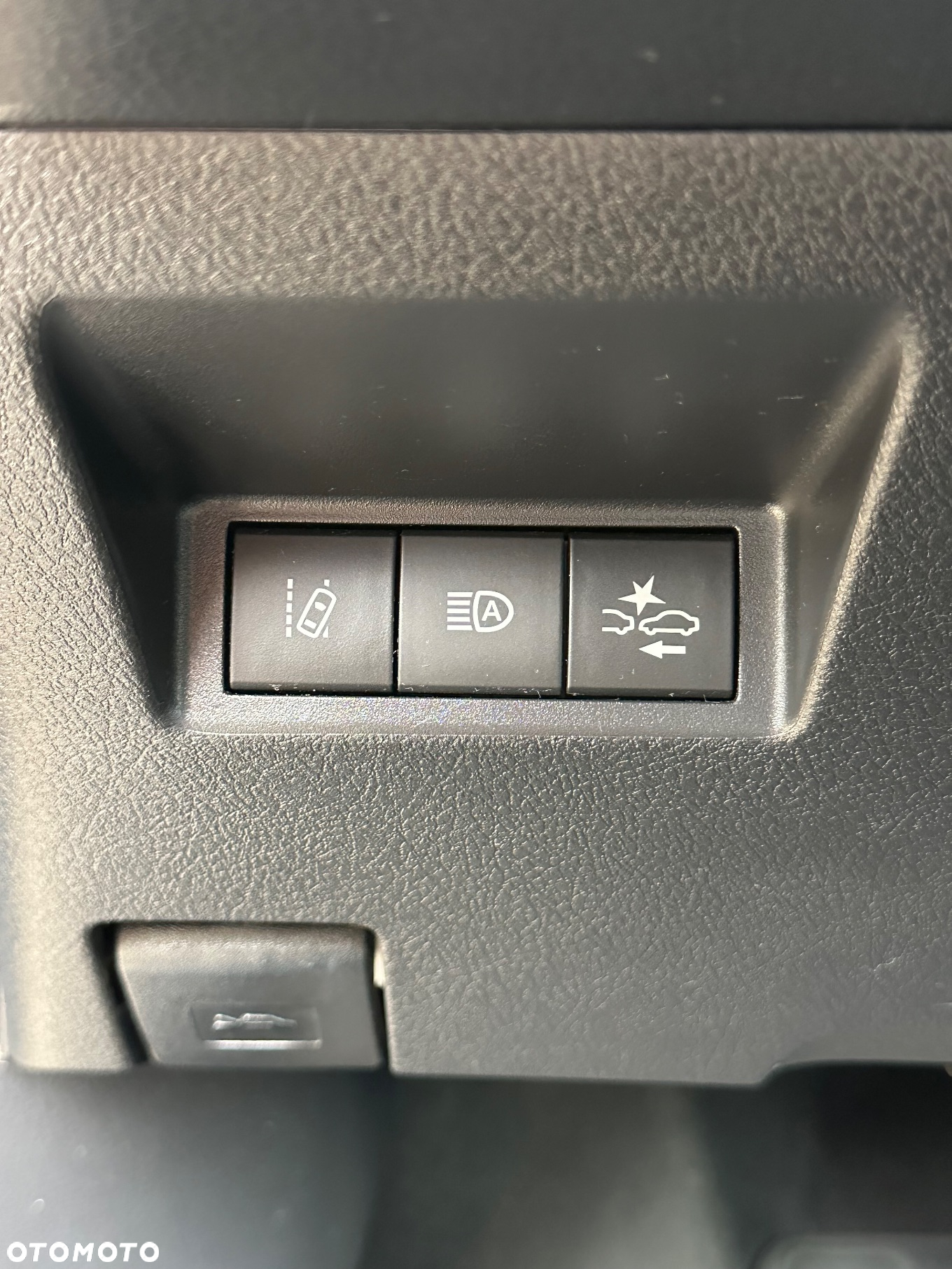 Toyota Yaris Hybrid 100 Selection Platinum - 24