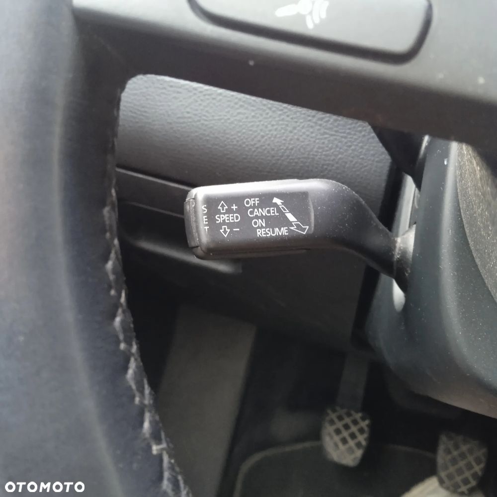 Volkswagen Passat 2.0 TDI Comfortline - 24