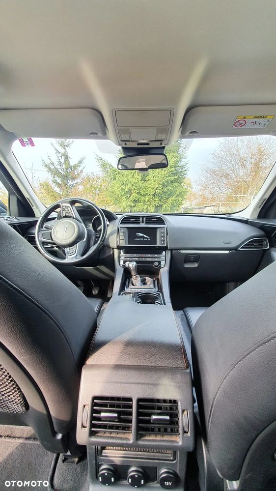 Jaguar F-Pace - 11