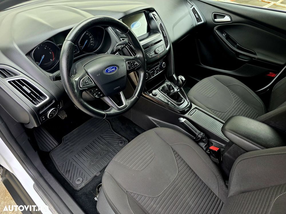 Ford Focus - 23