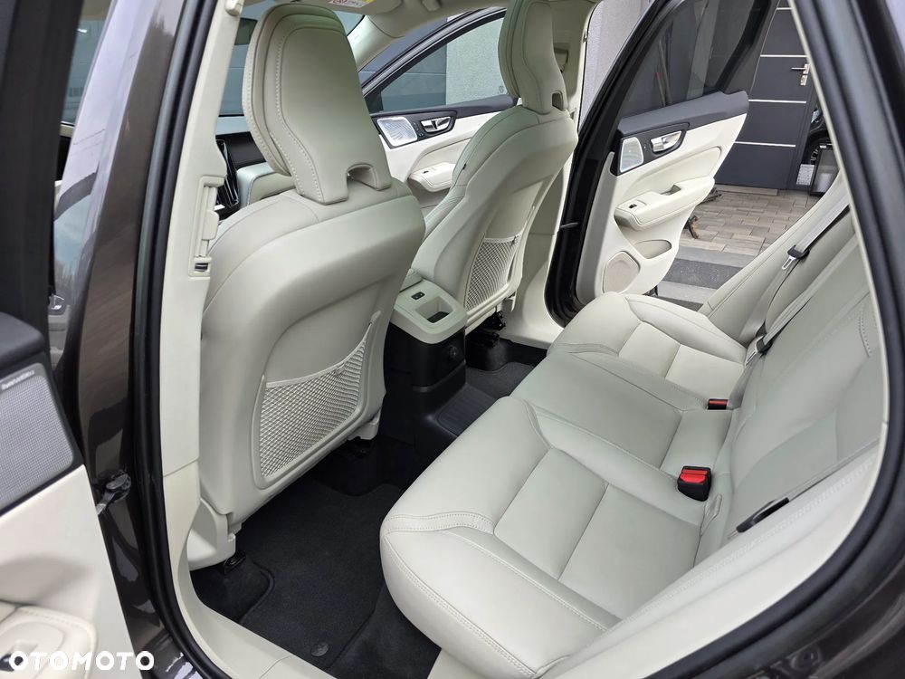 Volvo XC 60 T8 Plug-In Hybrid AWD Ultimate Bright - 12