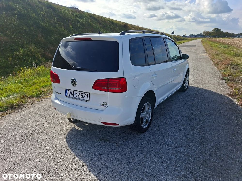 Volkswagen Touran 2012 photo 3