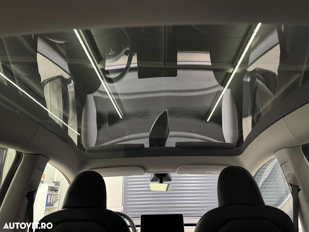 Tesla Model Y Long Range Dual Motor AWD - 22