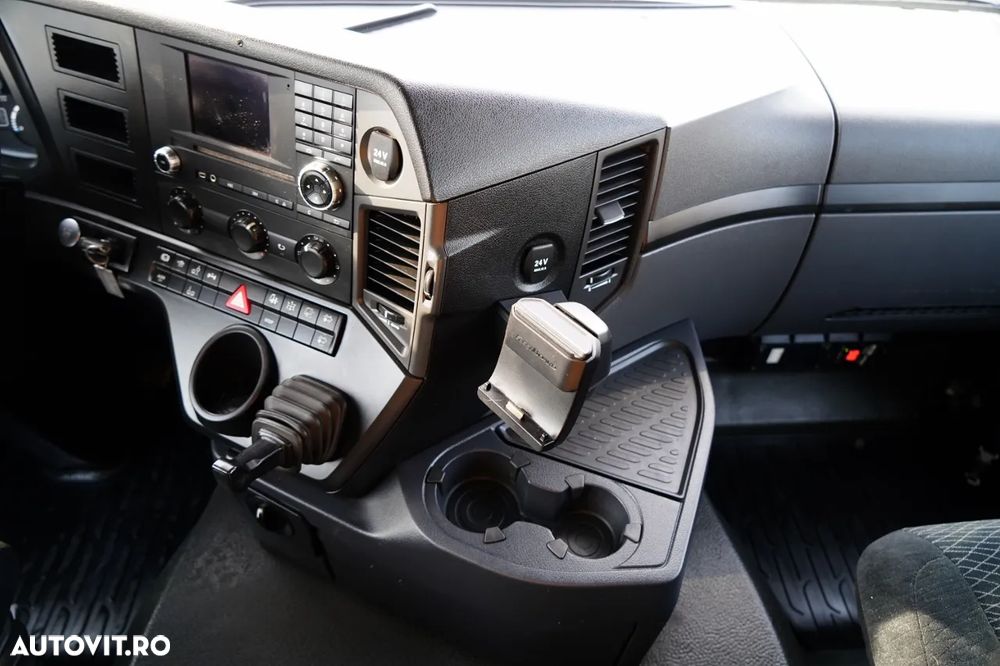 Mercedes-Benz OCS 3240 / 8x4 / LIVRARE - 7,2 M / + HIAB 211 HDS / RADIOCOMANDĂ / ROTATOARE / FURCĂ / PUNCT DE RIDICARE / EURO 6 - 28