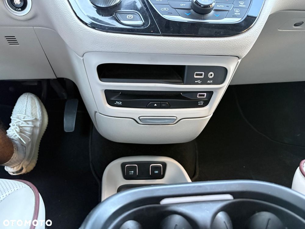 Chrysler Pacifica - 23