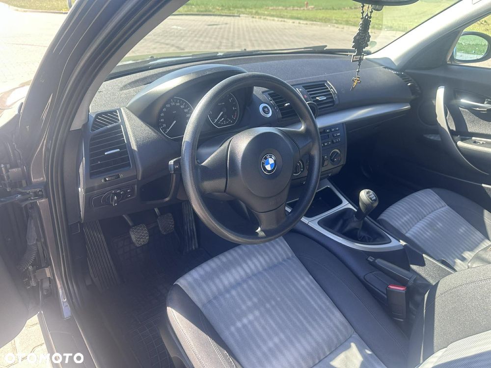 BMW Seria 1 120i - 11