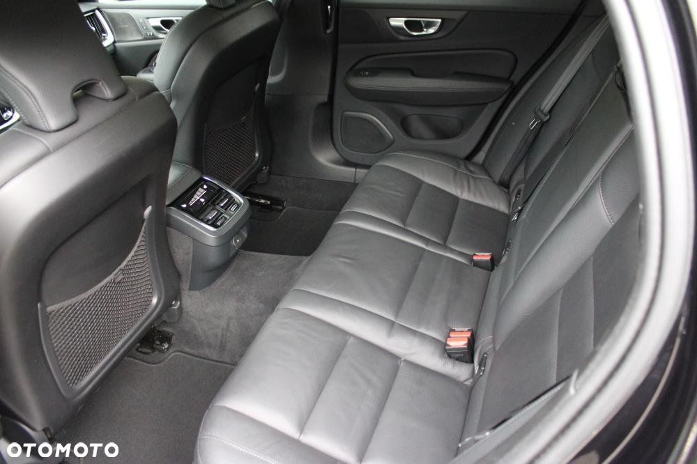 Volvo V60 Cross Country - 9