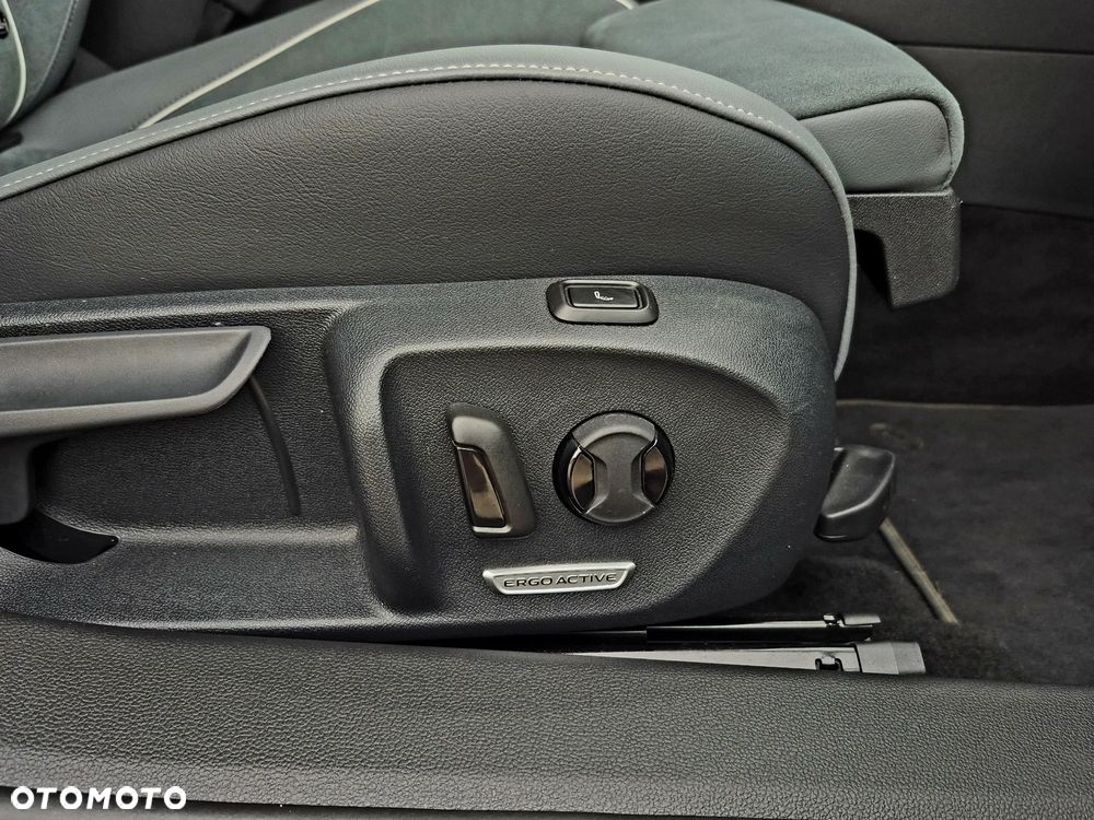 Volkswagen Passat 2.0 TDI SCR DSG Business - 27