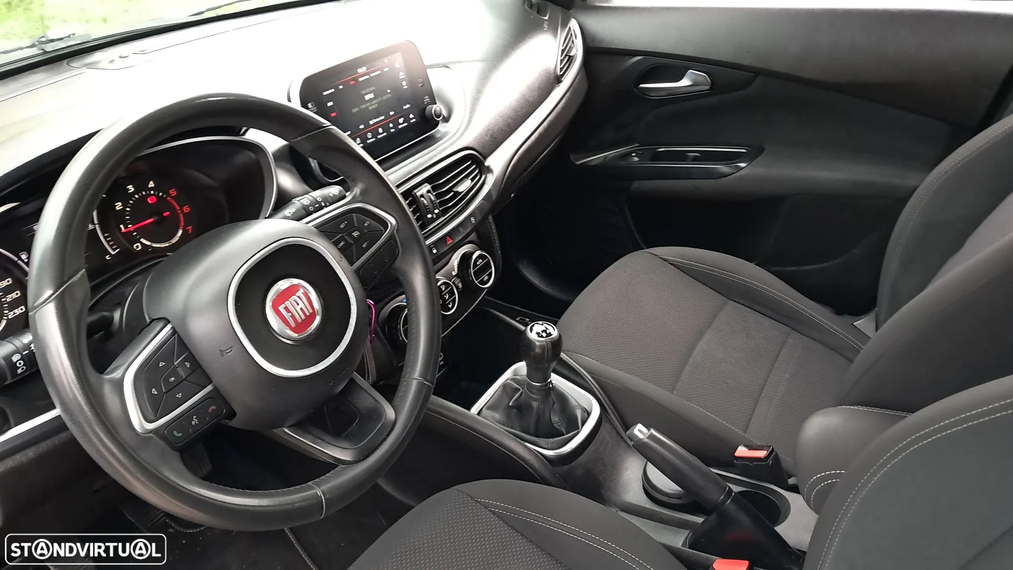 Fiat Tipo Station Wagon 1.3 M-Jet Lounge - 29