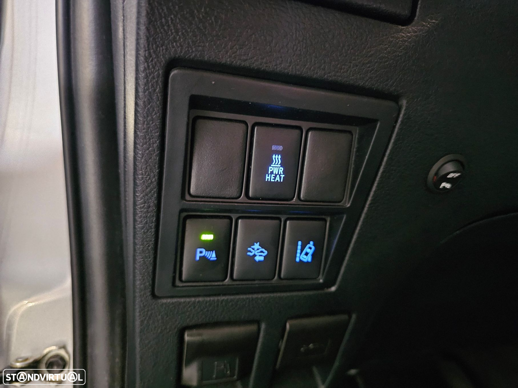 Toyota Hilux 4x4 Cabine Dupla Auto Executive - 31