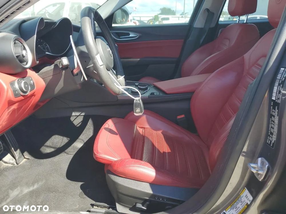 Alfa Romeo Giulia 2.0 Turbo 16V AT8 Veloce - 8