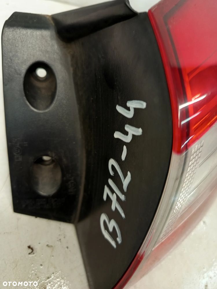 + LAMPA TYL TYLNA PRAWA HYUNDAI I30 II HB - 5