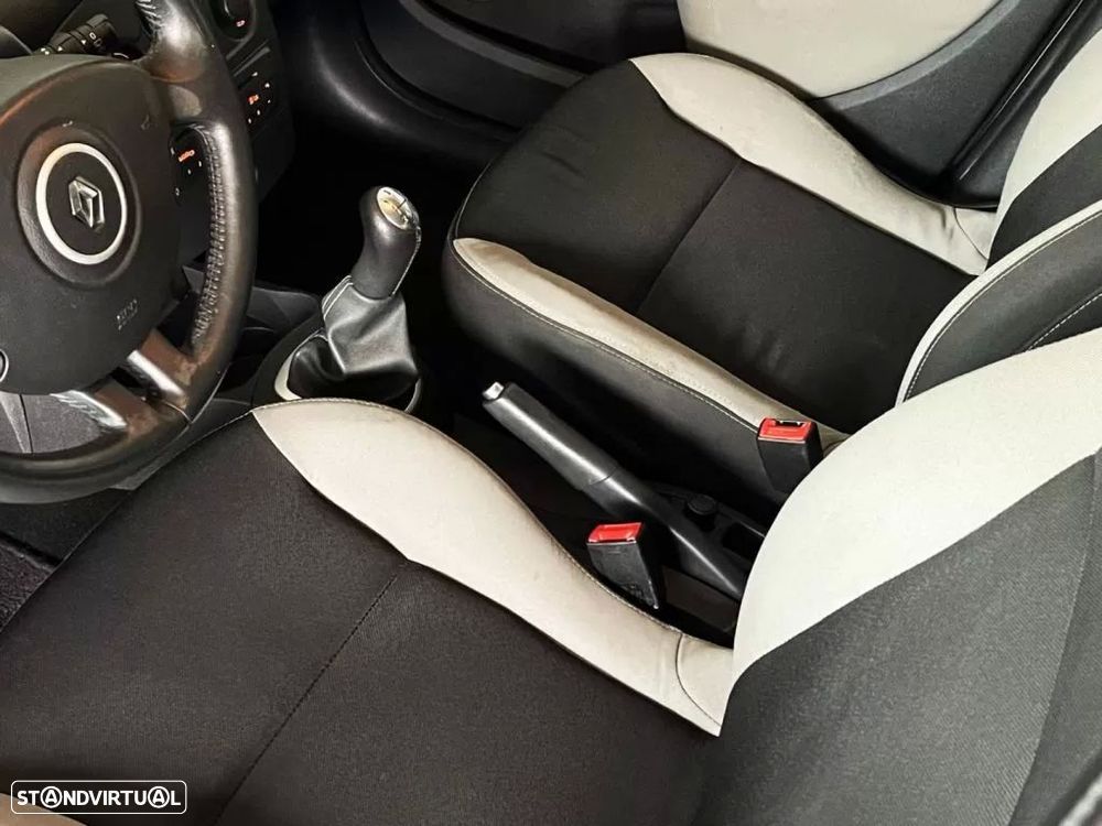 Renault Clio Break 1.2 16V Confort - 24