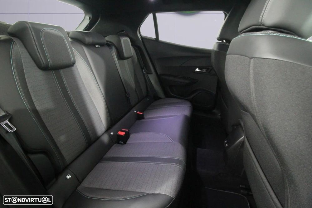 Peugeot e-2008 50 kWh Allure - 13