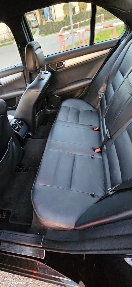 Mercedes-Benz Klasa C 350 CDI DPF 4Matic 7G-TRONIC BlueEFFICIENCY Avantgarde - 10