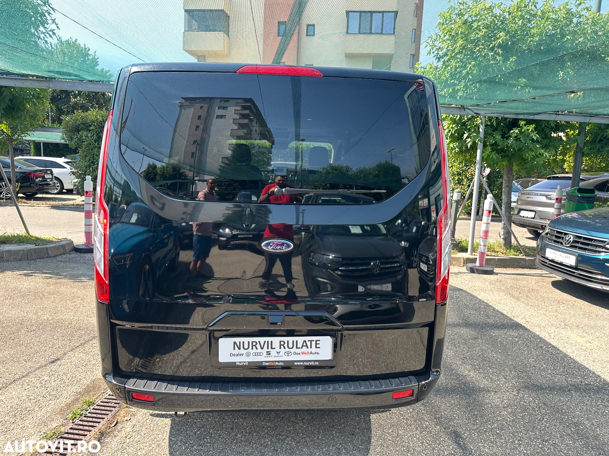 Ford Tourneo Custom Bus 320 2.0 EcoBlue 170 CP L2H1 Titanium Aut. - 5