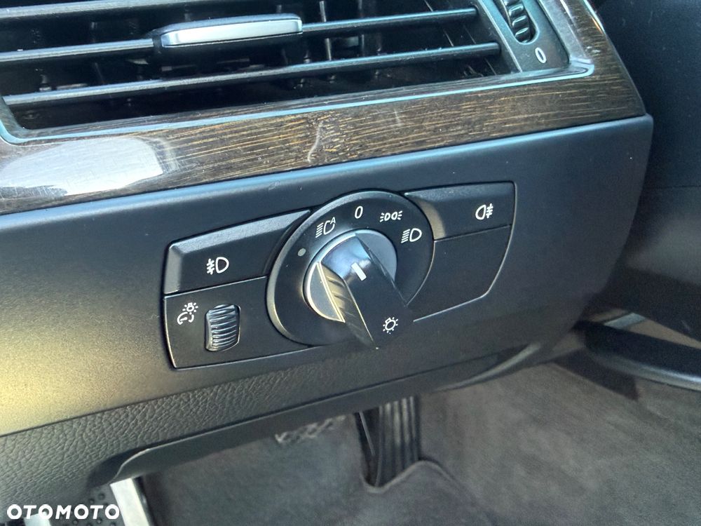 BMW Seria 5 520d Edition Sport - 12