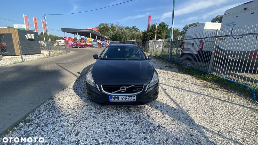 Volvo V60 D2 R-Design - 10