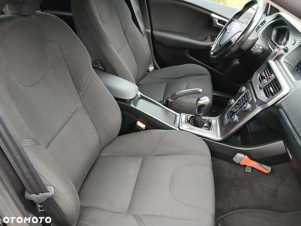 Volvo V40 D2 - 32