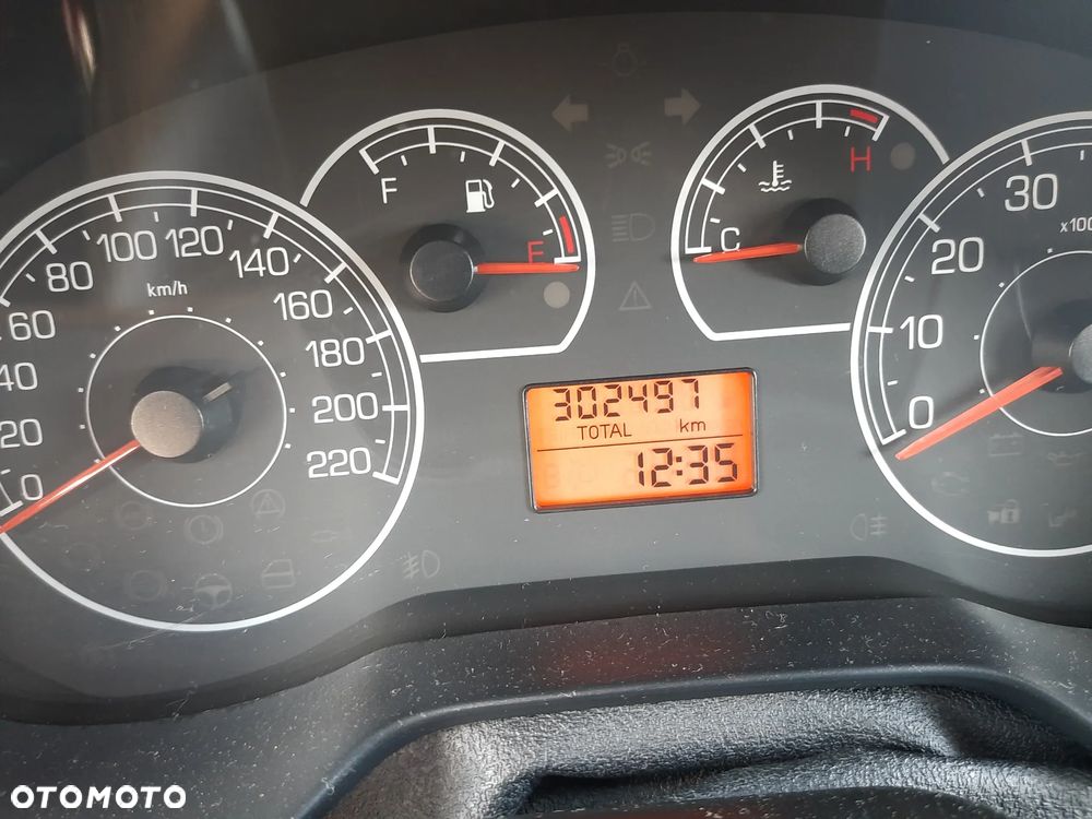 Fiat Grande Punto - 8