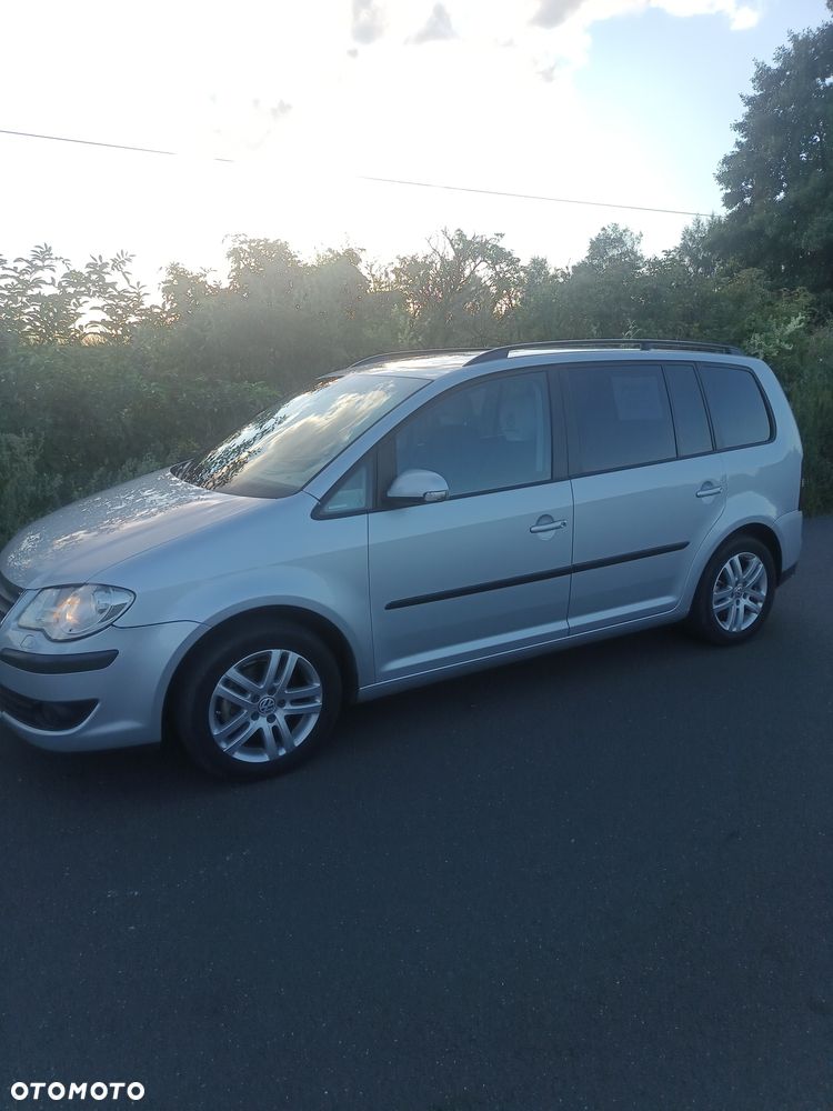 Volkswagen Touran - 1