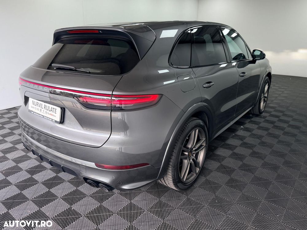 Porsche Cayenne S - 17