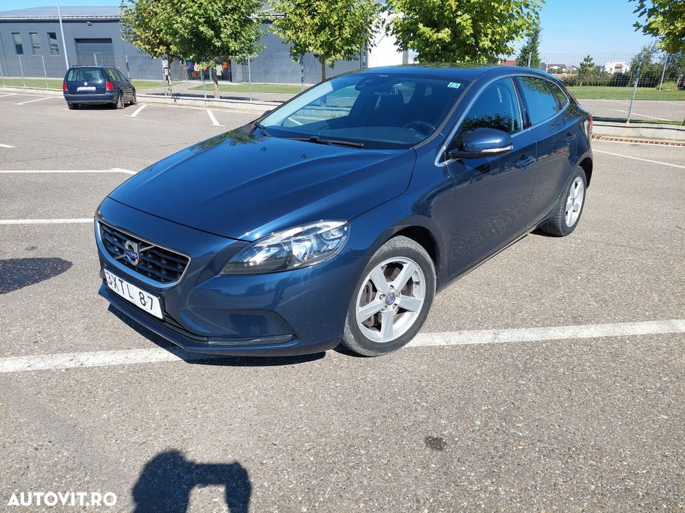 Volvo V40 D4 Momentum - 1