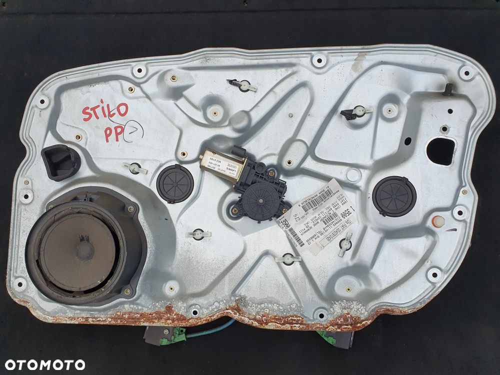 PODNOŚNIK SZYBY PRZÓD PRAWY FIAT STILO 5D - 1