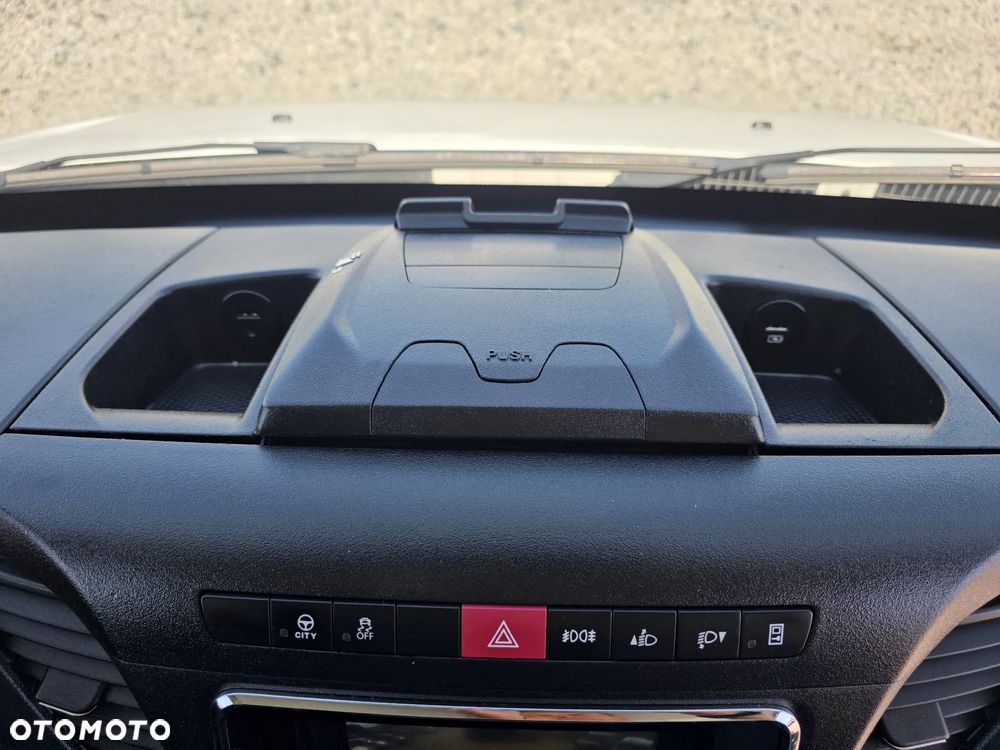 Iveco IVECO 35S18 3.0 HPI 180 KONNY ŚREDNI AUTOMAT KLIMA ALUFELGI LED NAVIGACJA - 30